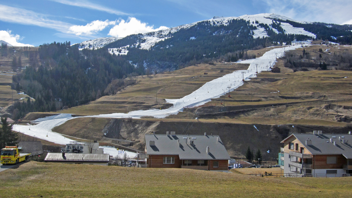 Schmale Skipisten im Winter