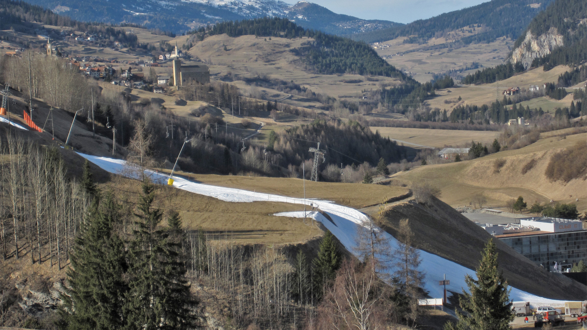 Schmale Skipisten im Winter