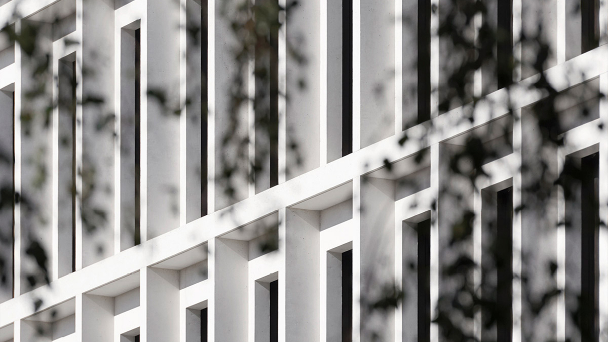 Numerous details needed to be carefully harmonized on the way to perfecting the building envelope with its self-supporting exposed concrete façade.