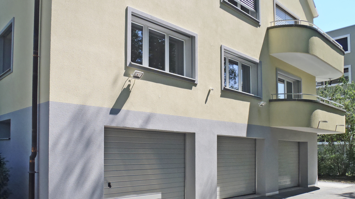 Balkone über den Garagen
